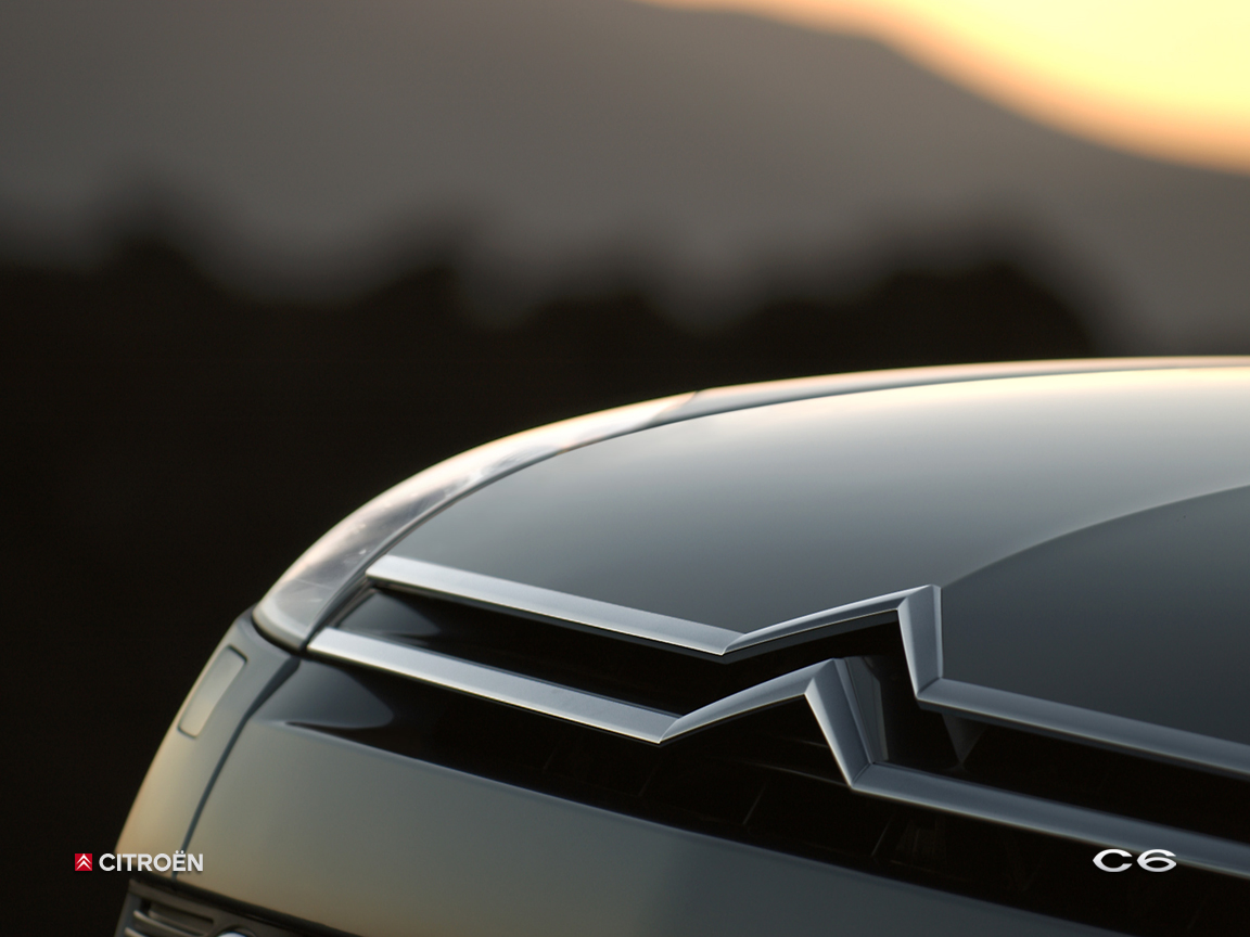 Citron C6 - Design ExtrieurVue agrandie des chevrons sur le capot avant.